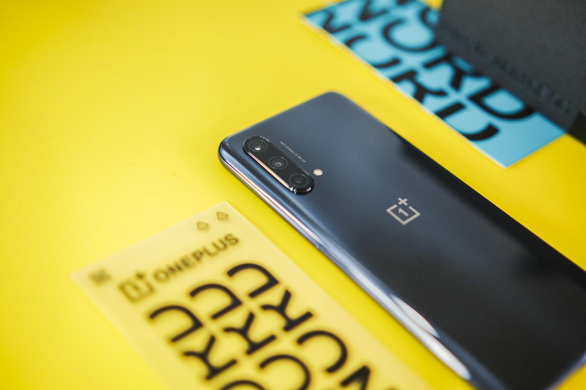 Mở hộp OnePlus Nord CE 5G: Smartphone giá mềm với kết nối 5G, sạc nhanh 30W Ảnh 3