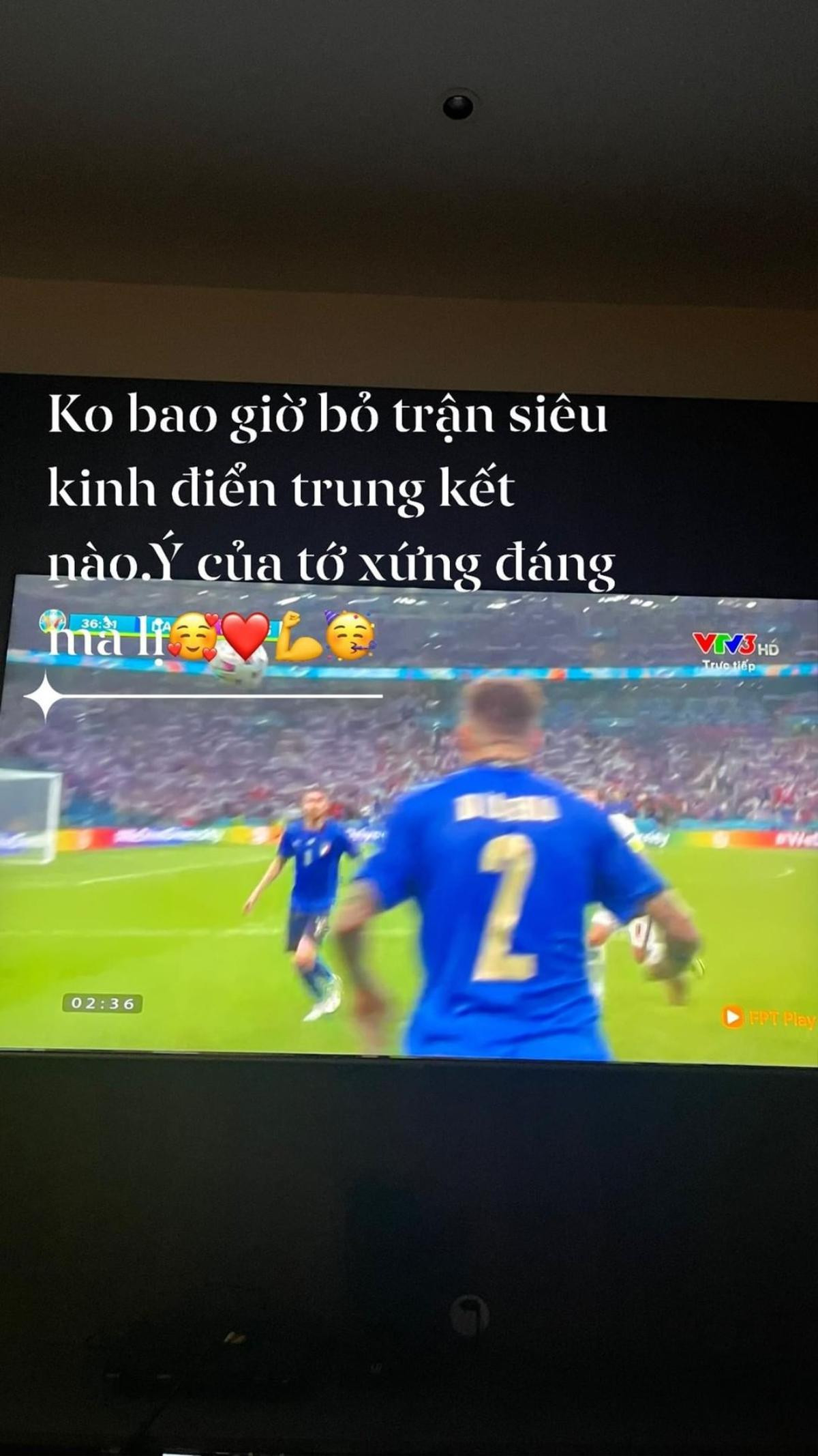 Gợi cảm nằm xem bóng đá, Lệ Quyên mắc lỗi sai cơ bản và phải 'chữa' ngay lập tức Ảnh 3