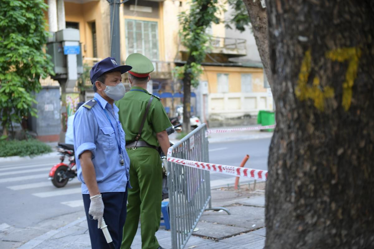 Hà Nội: Phong tỏa hàng loạt quán cà phê, quán ăn trong đó có bún chả 'Obama' liên quan bệnh nhân Covid-19 Ảnh 13