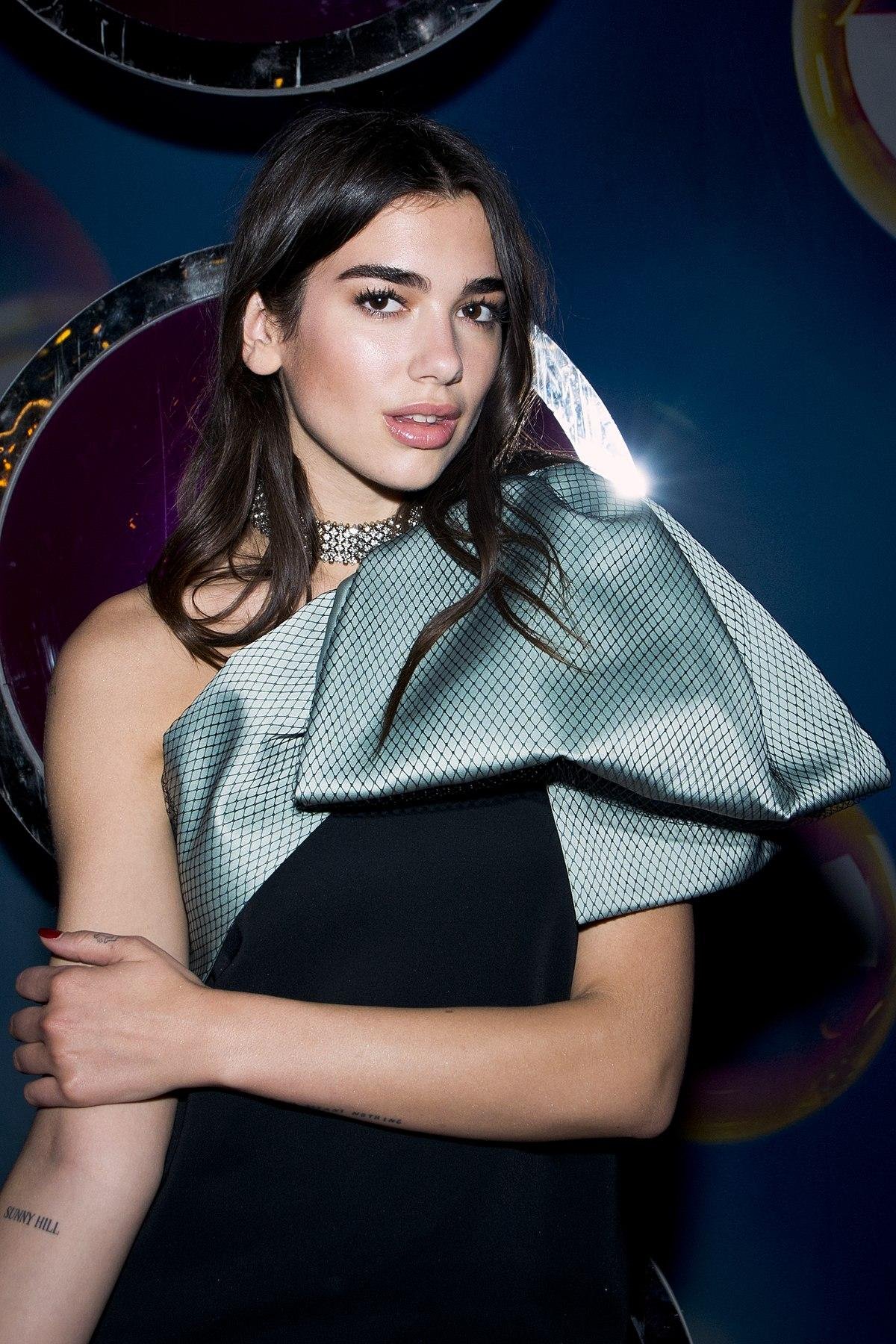 Dua Lipa lấn sân sang diễn xuất, sánh vai cùng 'siêu nhân' Henry Cavill Ảnh 4