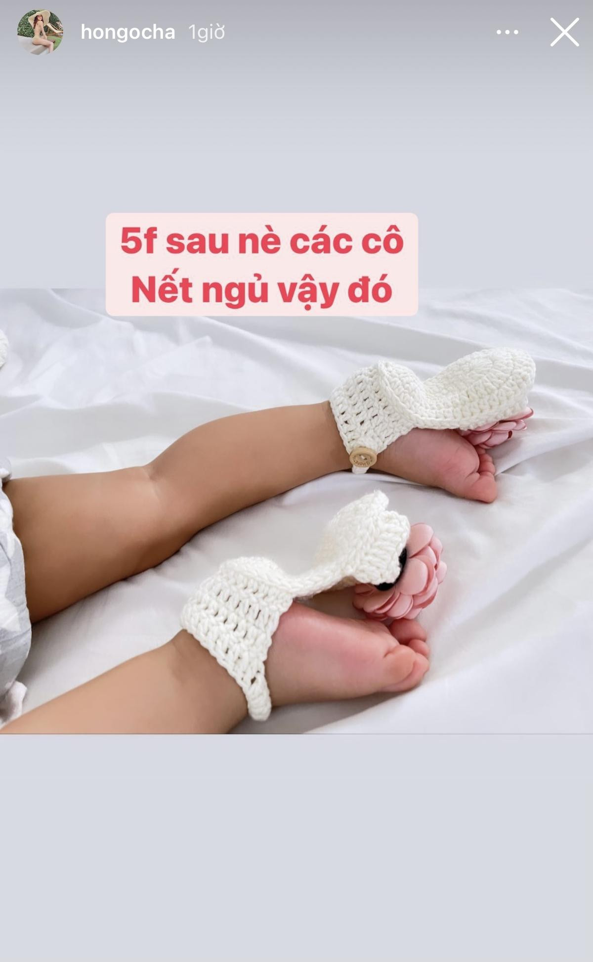 Chưa đầy 1 tuổi nhưng Lisa đã sở hữu đôi chân thon dài chẳng kém mẹ Hồ Ngọc Hà Ảnh 4