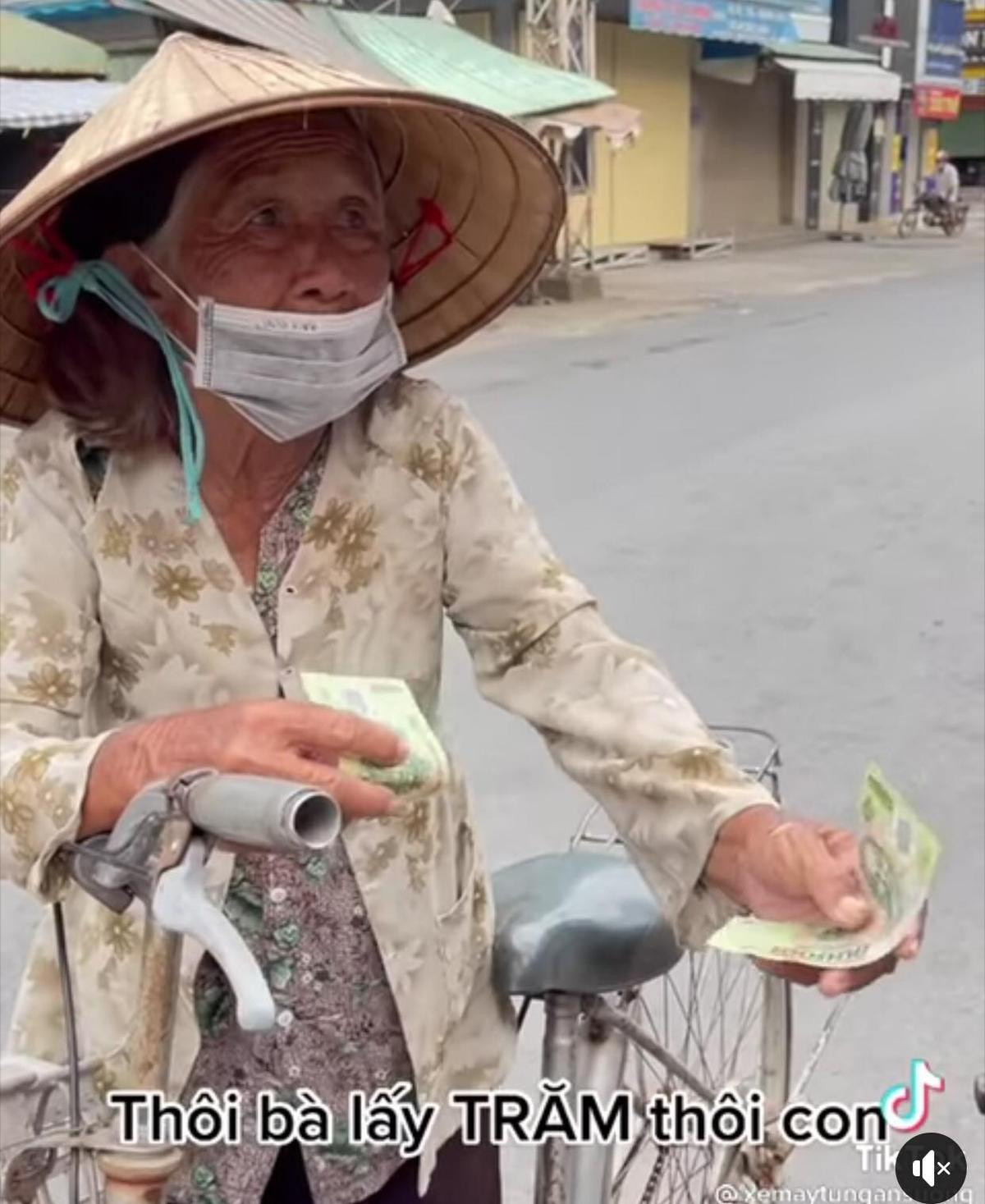 MC Nguyên Khang lên tiếng bảo vệ cụ bà 'xin 3 kí gạo họ làm bà mắc cỡ' Ảnh 4