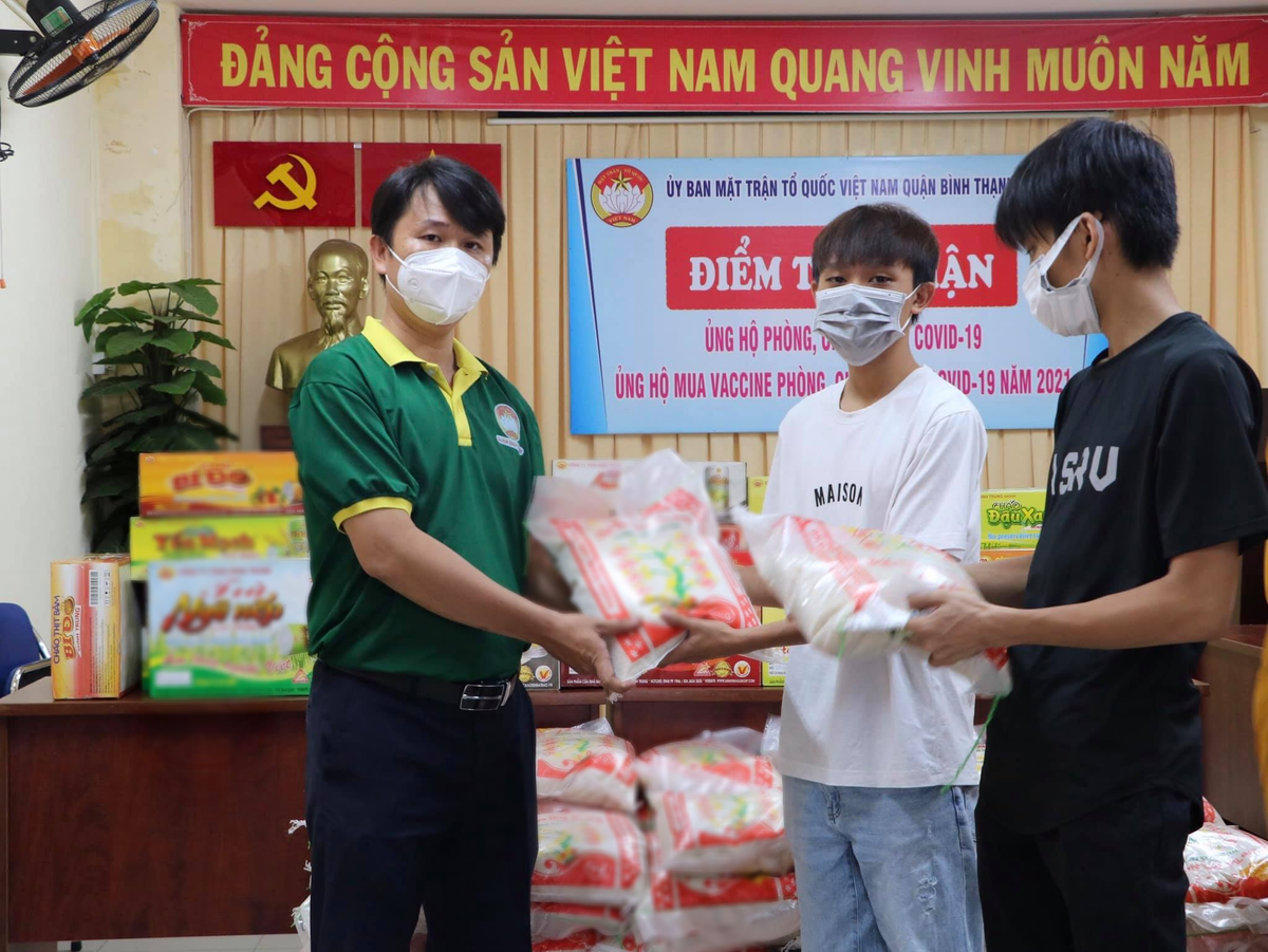 Hậu ồn ào, Phi Nhung bất ngờ lộ ảnh đi làm từ thiện cùng Hồ Văn Cường Ảnh 2