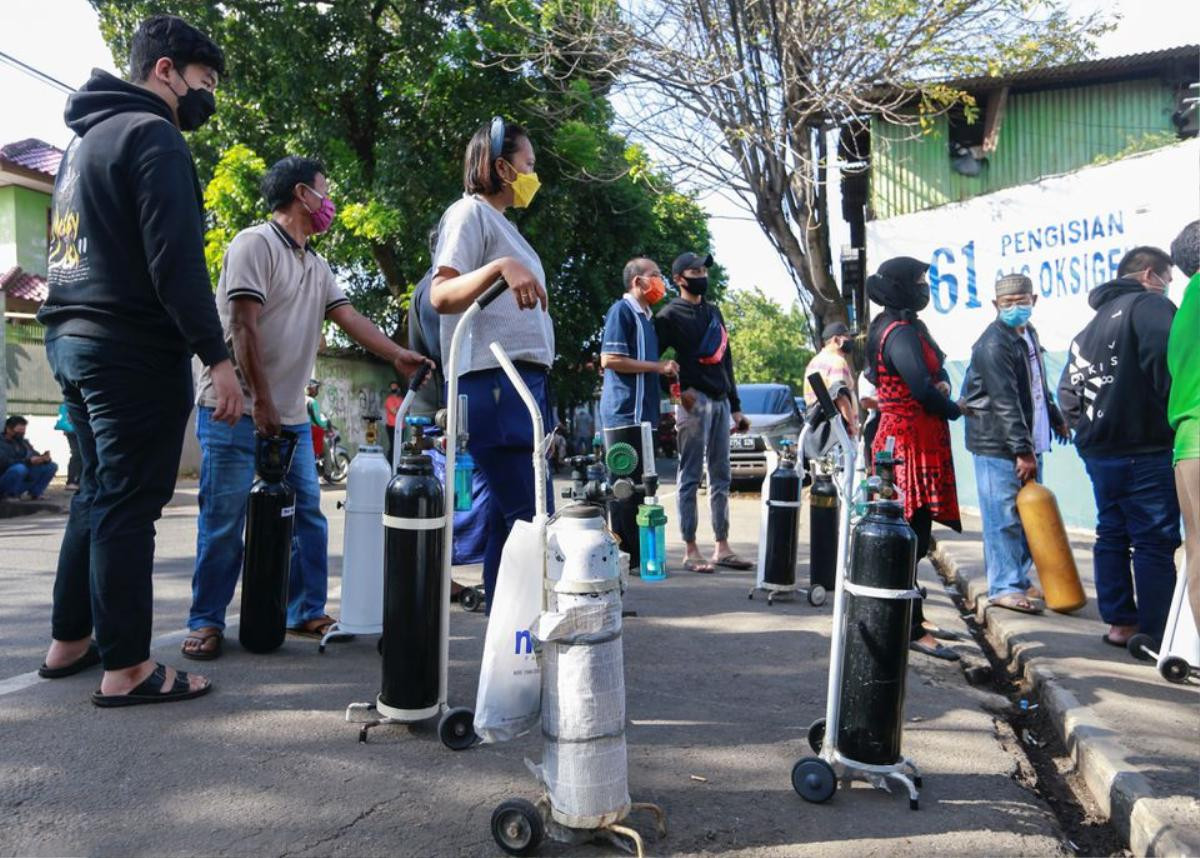 Gần 50.000 ca mắc Covid-19 mới trong ngày, Indonesia vượt Ấn Độ thành tâm dịch ở châu Á Ảnh 2