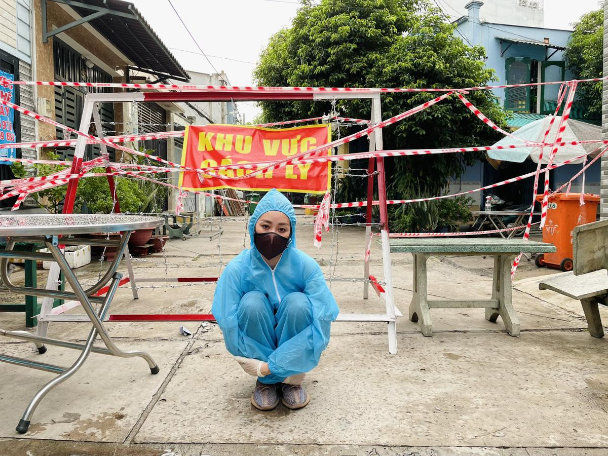 Hoa hậu Khánh Vân lan tỏa yêu thương khi ủng hộ 300 phần quà cho người lao động nghèo tại khu cách ly Ảnh 6