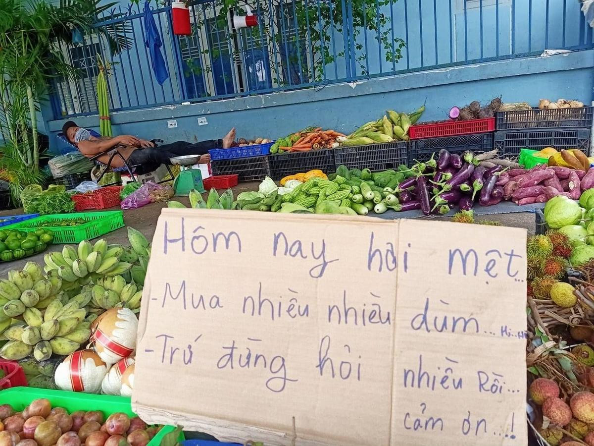 Anh bán rau 'chất nhất mùa cô vy' bị chửi ngu, gây 'bão mạng' với phát ngôn 'đỉnh của chóp' Ảnh 11