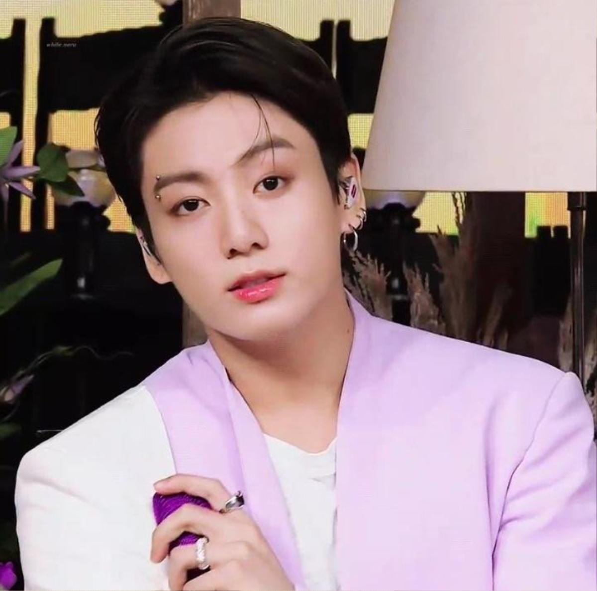 Bất ngờ với vẻ đẹp 'lão hóa ngược' của Jungkook (BTS) Ảnh 7