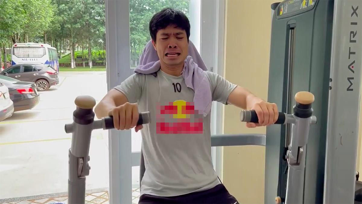 Công Phượng tập gym mà biểu cảm như diễn hài hình thể, khiến huấn luyện viên chỉ biết lắc đầu Ảnh 2