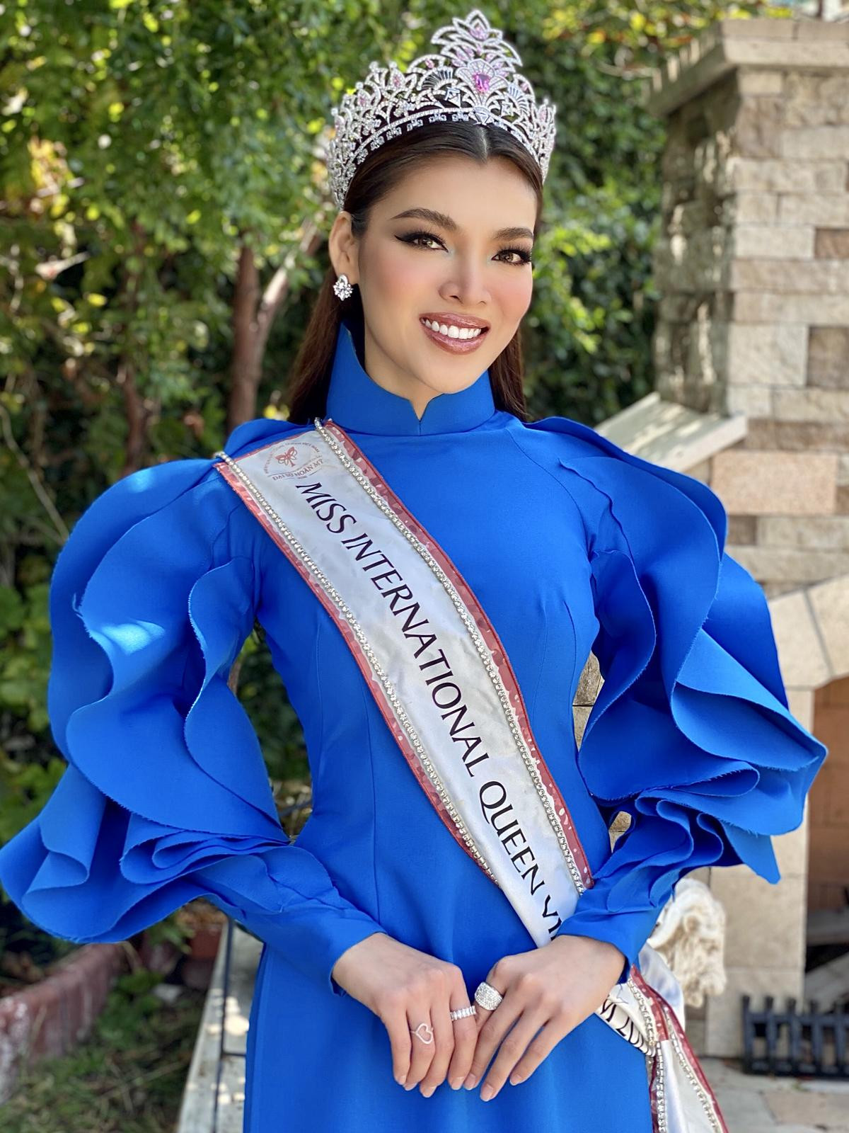 Hoa hậu Trân Đài mặc áo dài Việt tỏa sáng trên đất Mỹ: Sẵn sàng cho 'cuộc chiến' Miss International Queen Ảnh 5