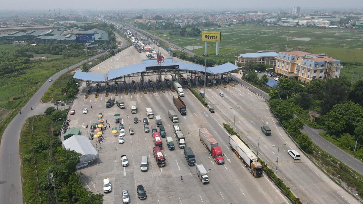 Hà Nội: Ùn tắc dài hàng km tại chốt kiểm dịch cao tốc Pháp Vân – Cầu Giẽ Ảnh 1