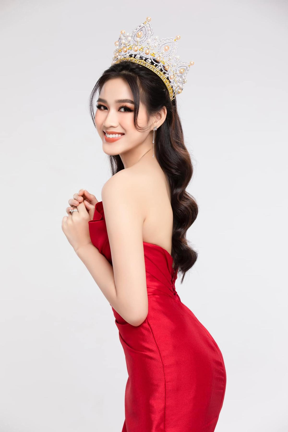 Lộ diện bộ váy 'phong thủy' để Đỗ Hà diện tại chung kết Miss World 2021, fan vote kịch liệt Ảnh 10