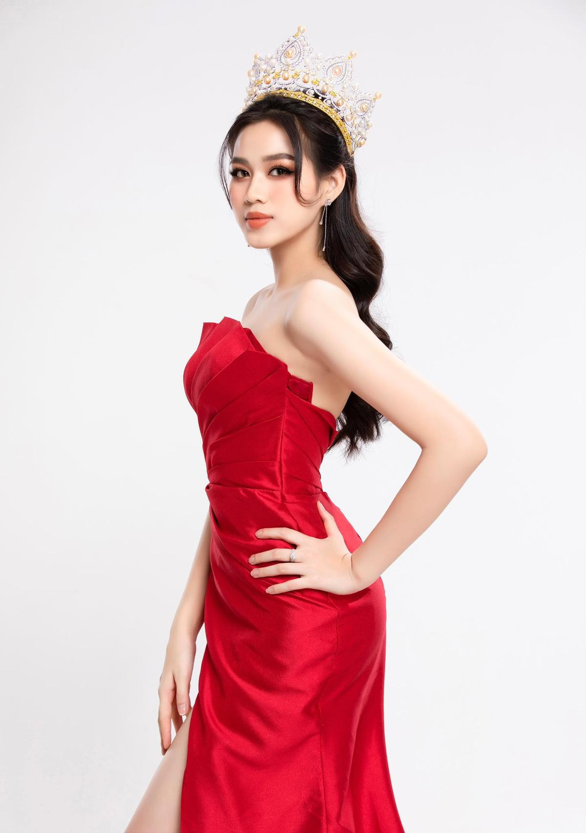 Lộ diện bộ váy 'phong thủy' để Đỗ Hà diện tại chung kết Miss World 2021, fan vote kịch liệt Ảnh 9