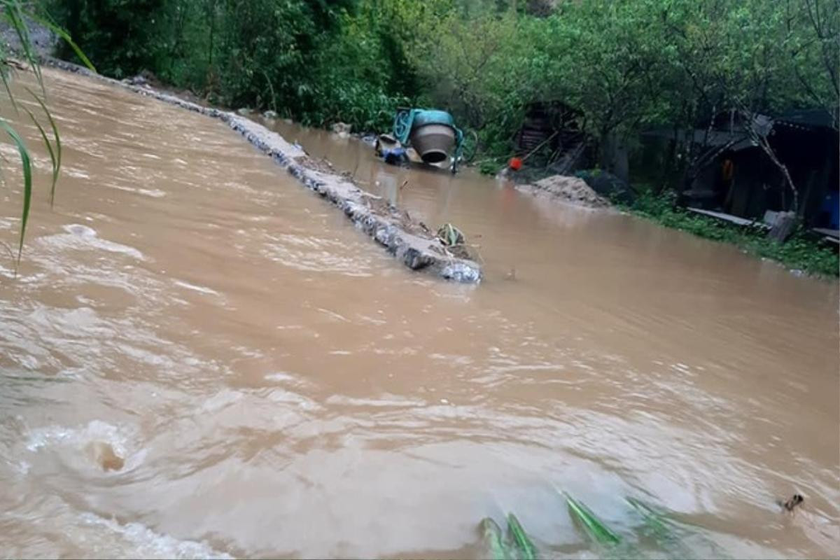 Mưa lớn kéo dài gây ngập lụt ở huyện vùng cao Nghệ An Ảnh 4