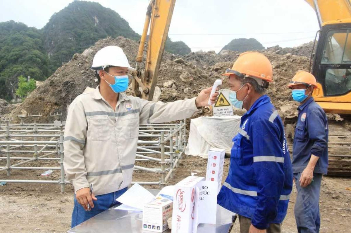 Hà Nội yêu cầu dừng mọi hoạt động xây dựng trên địa bàn, công trình trọng điểm cấp bách phải xin phép Ảnh 1