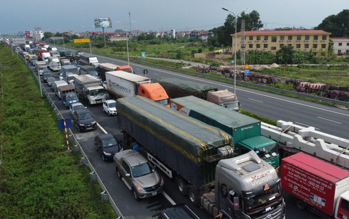 Ngày đầu giãn cách xã hội, cao tốc Pháp Vân – Cầu Giẽ ùn tắc, hàng loạt phương tiện phải quay đầu Ảnh 3