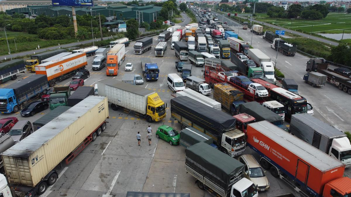 Ngày đầu giãn cách xã hội, cao tốc Pháp Vân – Cầu Giẽ ùn tắc, hàng loạt phương tiện phải quay đầu Ảnh 4