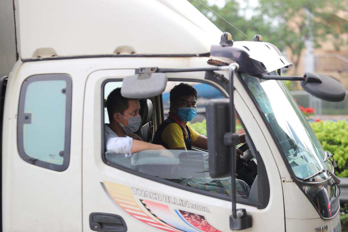 Ngày đầu giãn cách xã hội, cao tốc Pháp Vân – Cầu Giẽ ùn tắc, hàng loạt phương tiện phải quay đầu Ảnh 12