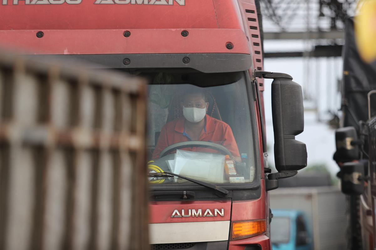 Ngày đầu giãn cách xã hội, cao tốc Pháp Vân – Cầu Giẽ ùn tắc, hàng loạt phương tiện phải quay đầu Ảnh 9