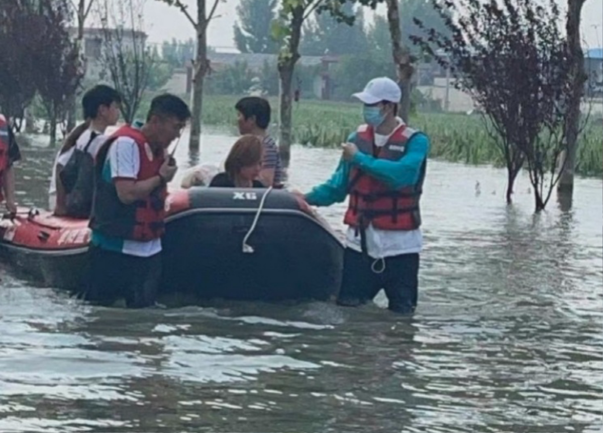 Cùng đi làm việc thiện nhưng vì sao Vương Nhất Bác bị chỉ trích còn Ngô Kinh được ủng hộ nhiệt tình? Ảnh 6