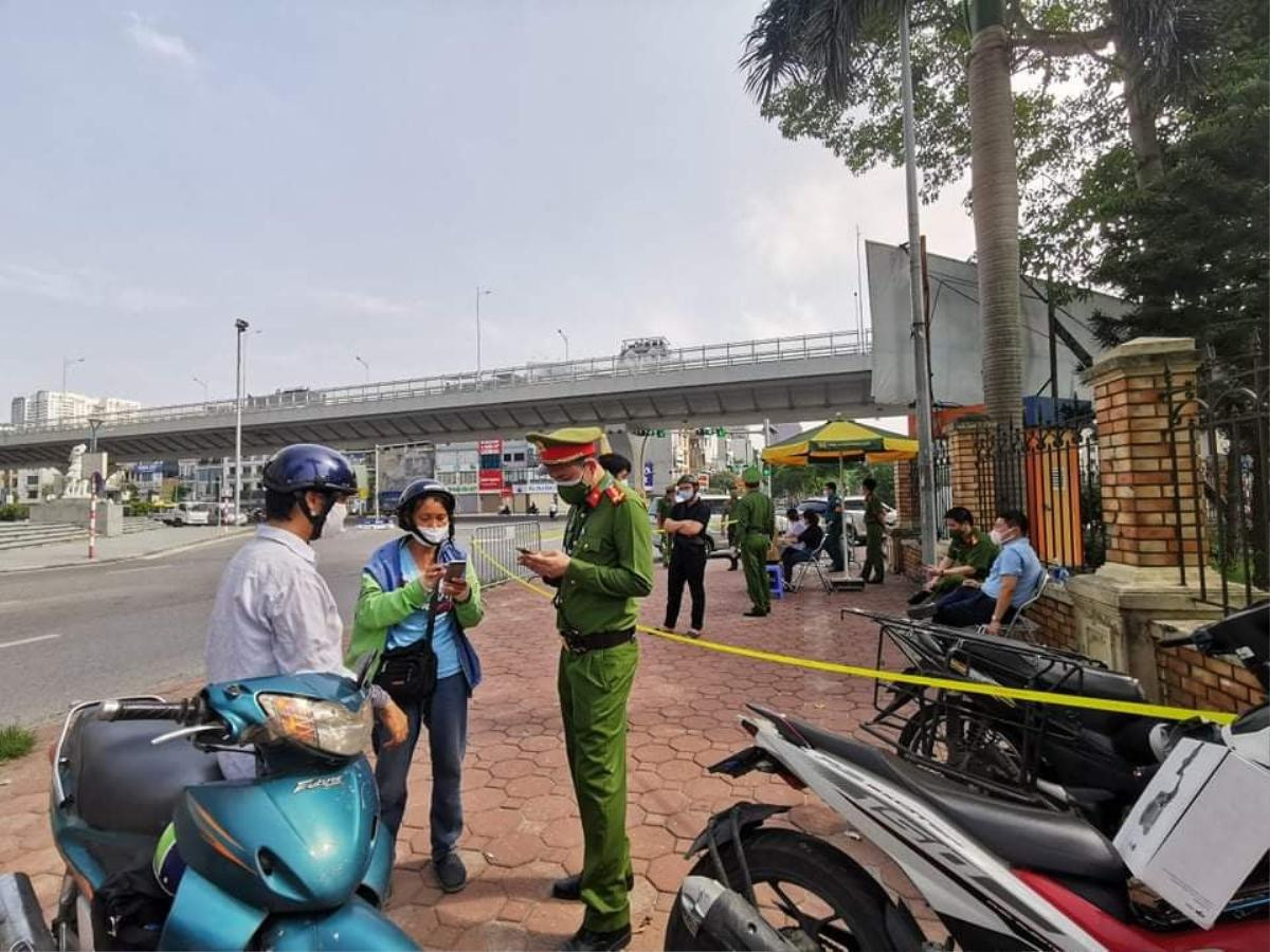 Hà Nội: Chỉ trong 1 ngày, xử phạt hơn 1,6 tỷ đồng vi phạm giãn cách xã hội Ảnh 1