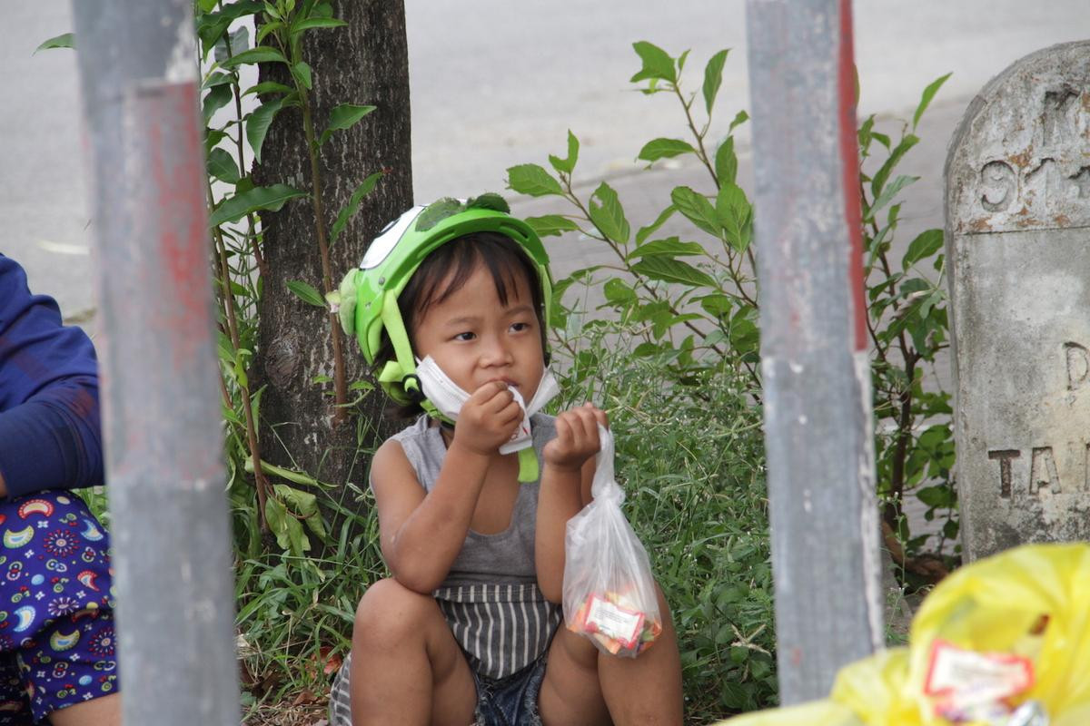 Hành trình vượt hơn 1000km của những đứa trẻ theo bố mẹ chạy dịch Ảnh 4