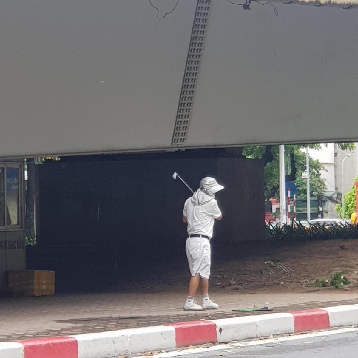 Ra gầm cầu vượt đánh golf, người đàn ông khiến dư luận ngán ngẩm: 'Một pha phát bóng lên thẳng phường' Ảnh 3