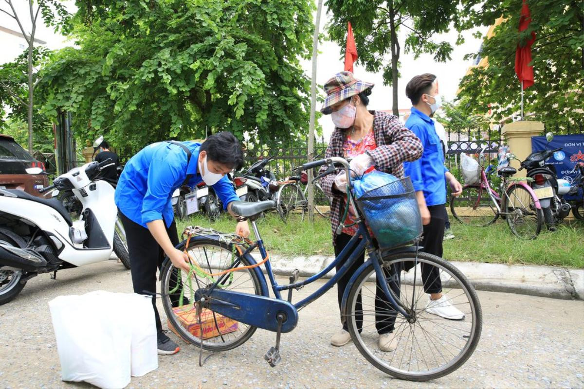 'Siêu thị 0 đồng' đầu tiên tại Hà Nội chính thức mở cửa phục vụ người dân bị ảnh hưởng bởi dịch Covid-19 Ảnh 12