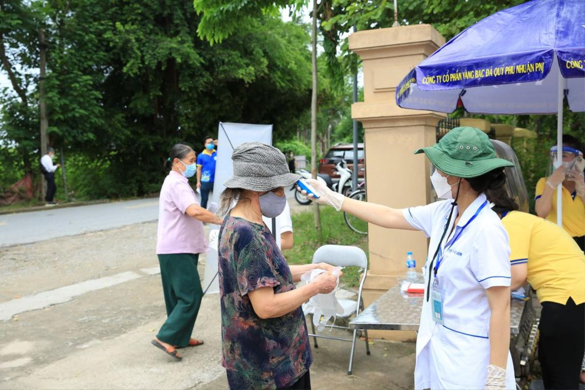 'Siêu thị 0 đồng' đầu tiên tại Hà Nội chính thức mở cửa phục vụ người dân bị ảnh hưởng bởi dịch Covid-19 Ảnh 2