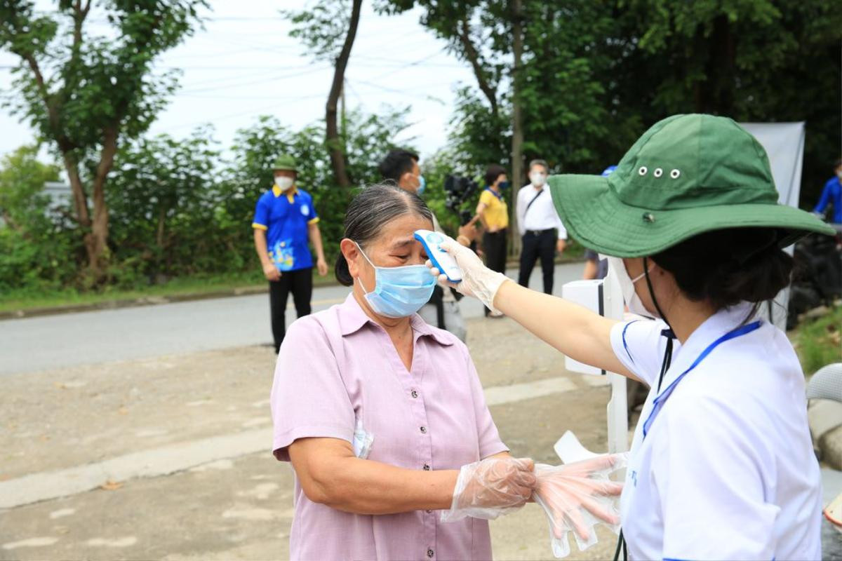 'Siêu thị 0 đồng' đầu tiên tại Hà Nội chính thức mở cửa phục vụ người dân bị ảnh hưởng bởi dịch Covid-19 Ảnh 3