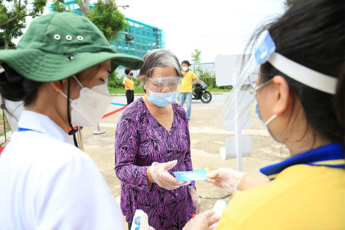 'Siêu thị 0 đồng' đầu tiên tại Hà Nội chính thức mở cửa phục vụ người dân bị ảnh hưởng bởi dịch Covid-19 Ảnh 4