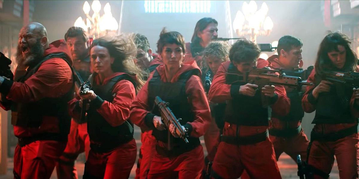 Trailer 'Money Heist' mùa 5: Giáo sư trên bờ vực sinh tử, cả băng cướp hỗn loạn như rắn mất đầu Ảnh 8