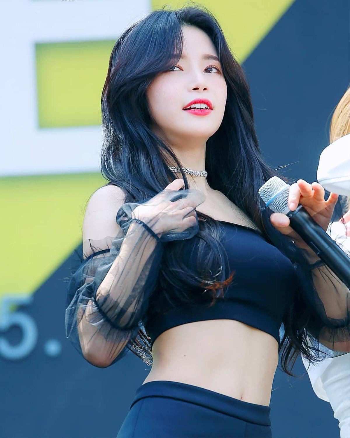 Chiêm ngưỡng body 6 múi cực 'mlem' của nữ idol Solar (MAMAMOO) Ảnh 13