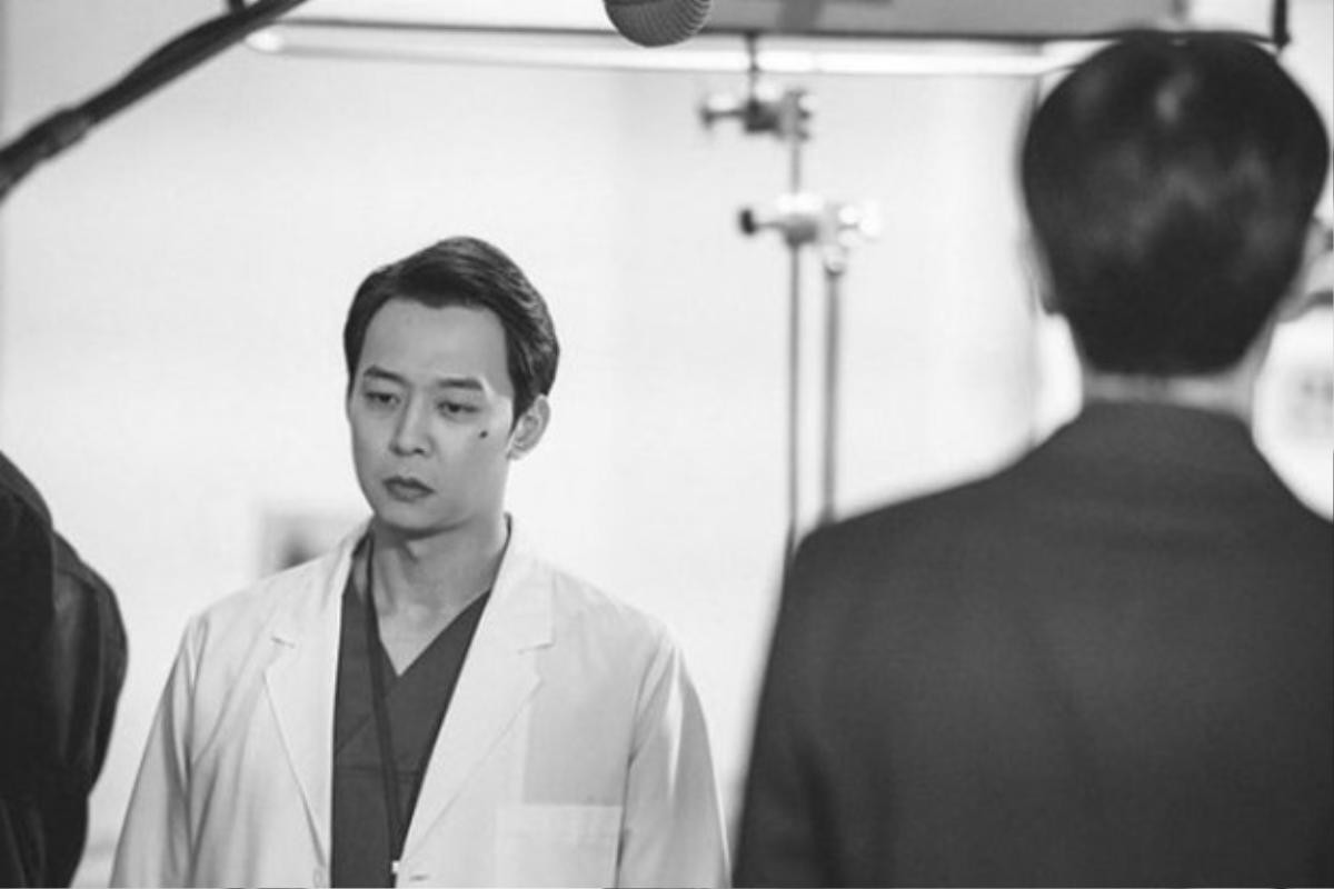 Park Yoo Chun giành giải Nam diễn viên chính xuất sắc nhất sau bê bối cưỡng dâm Ảnh 3