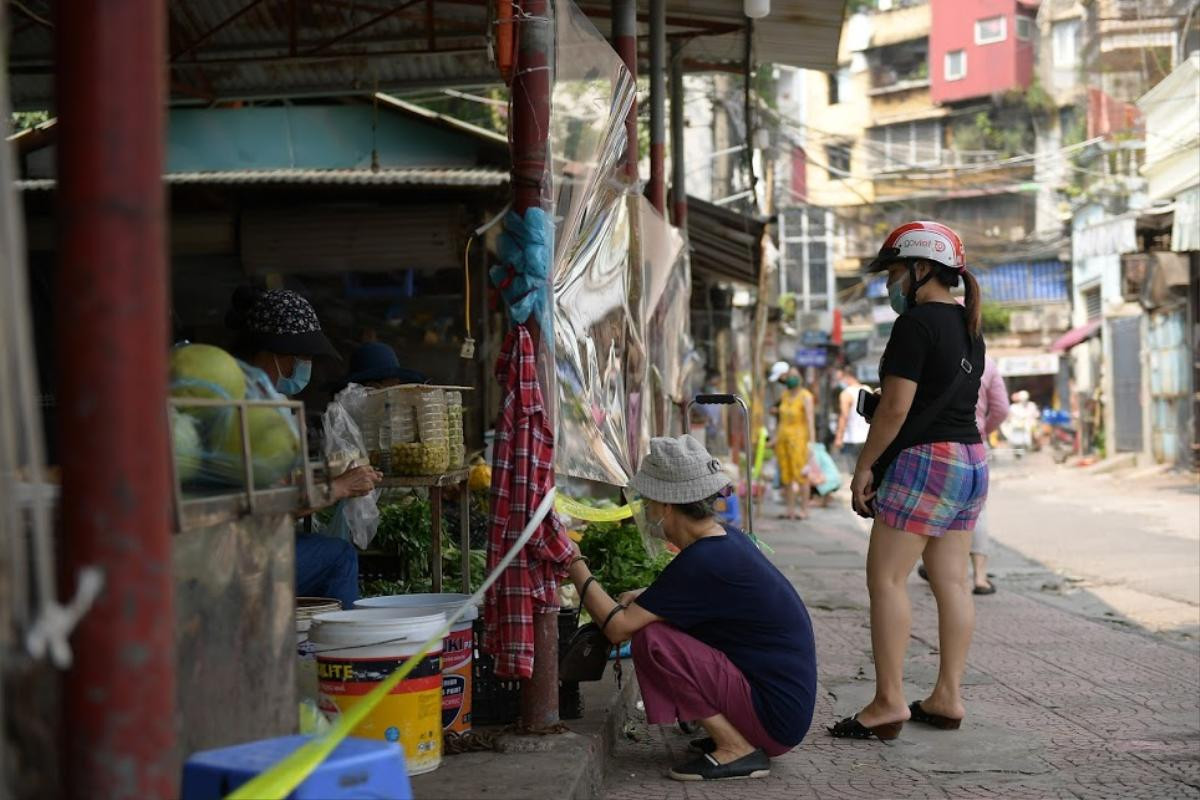 Chuyên gia chỉ cách đối phó với biến thể Delta khi chúng bám trên bề mặt thực phẩm, rau củ Ảnh 1