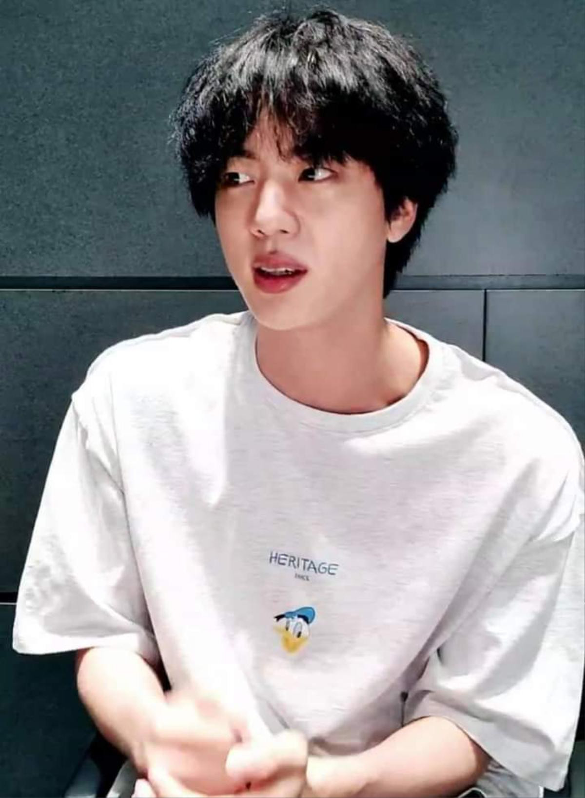 Jin tung hint cực xịn nghệ sĩ nước ngoài tiếp theo kết hợp cùng BTS: Chris Martin hay Ariana Grande? Ảnh 3