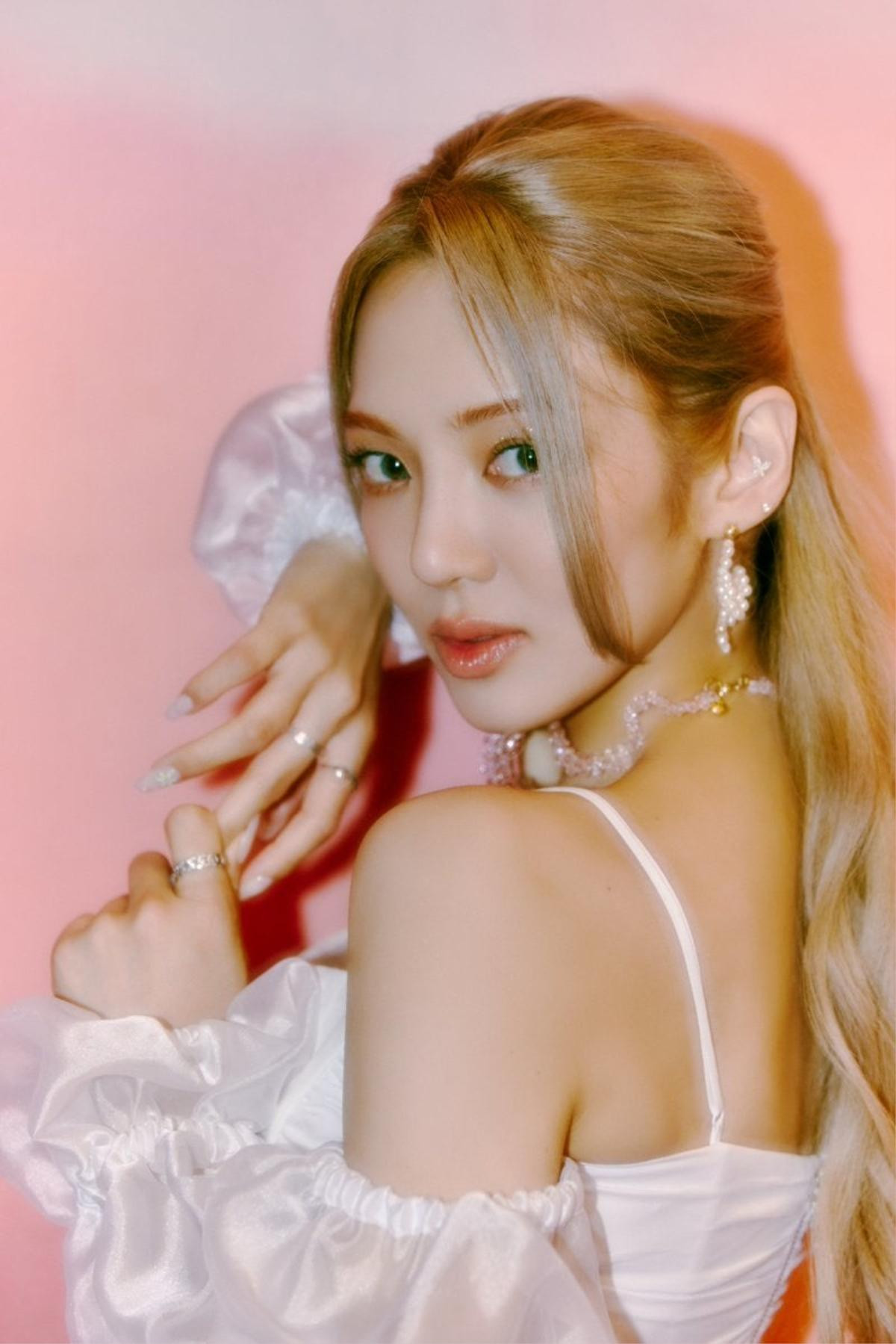 Dân mạng hết hồn vì Hyoyeon (SNSD) trông rất giống Irene (Red Velvet): Vẻ đẹp đặc trưng của SM đây sao? Ảnh 2