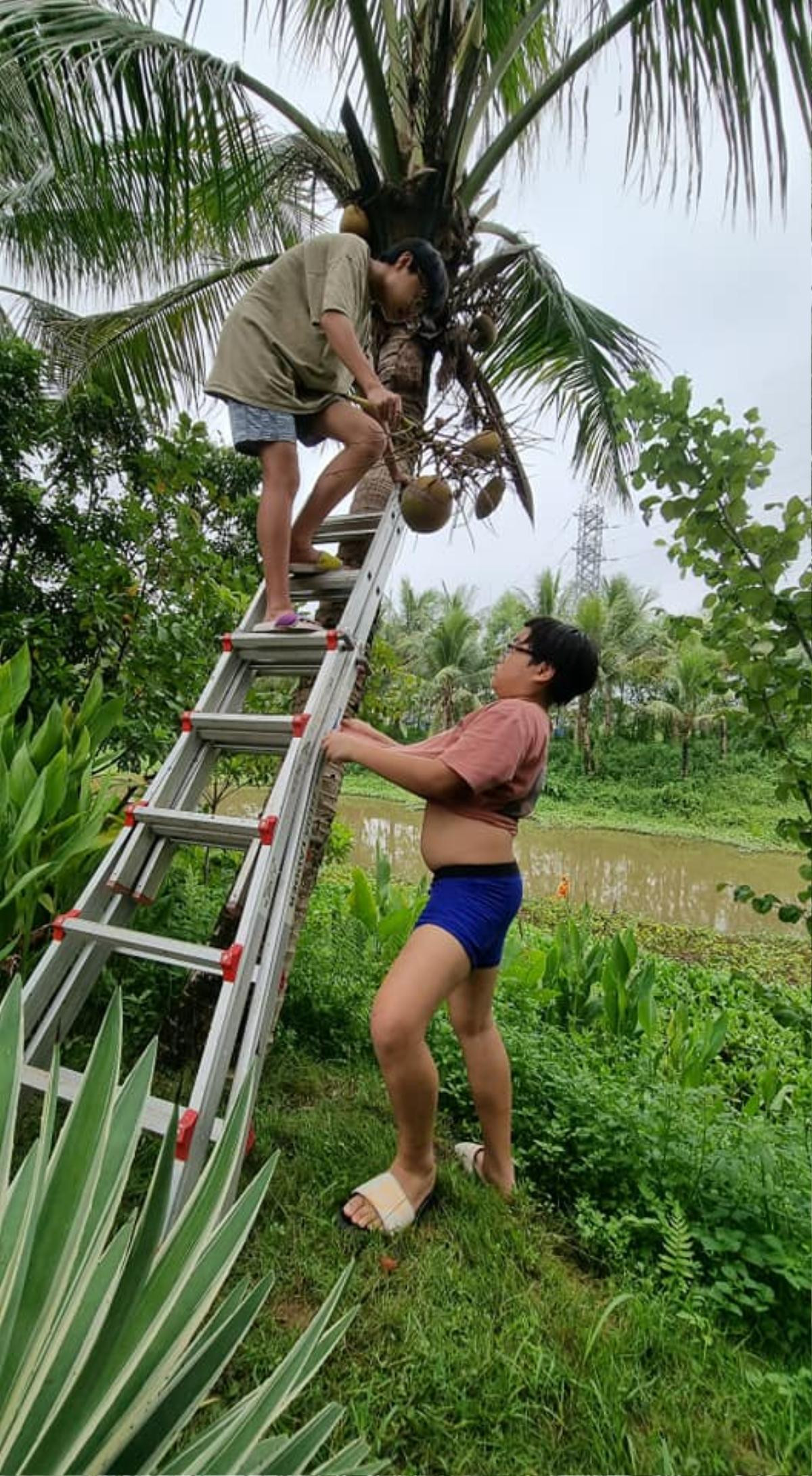 Xuân Bắc chia sẻ hình ảnh cực hóm hỉnh của 2 'quý tử', gây ngưỡng mộ với bí quyết giáo dục con cái Ảnh 2