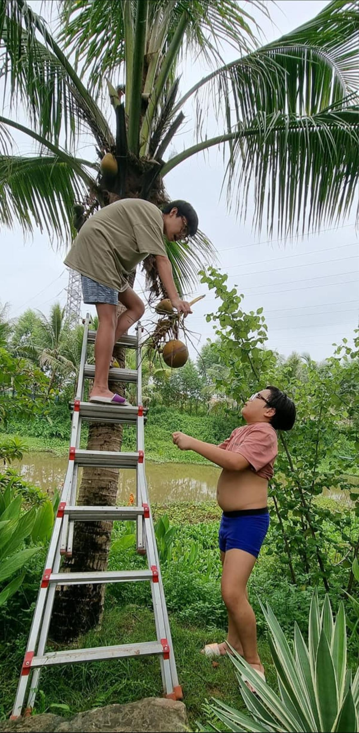 Xuân Bắc chia sẻ hình ảnh cực hóm hỉnh của 2 'quý tử', gây ngưỡng mộ với bí quyết giáo dục con cái Ảnh 1