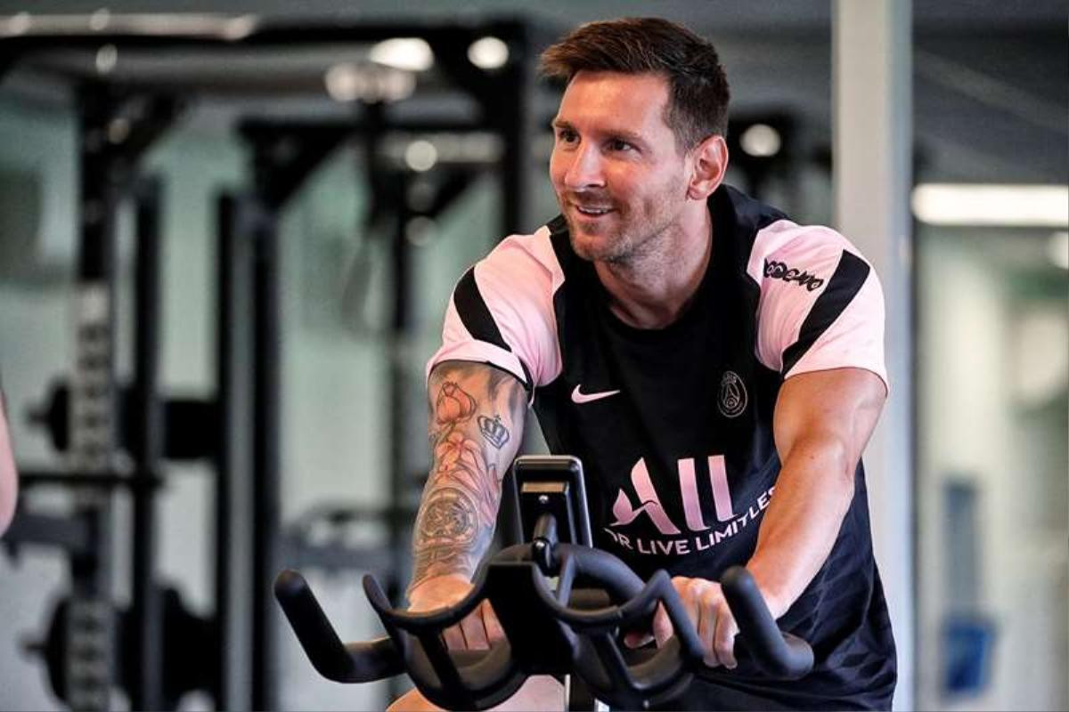 Messi và Ramos ôm nhau thắm thiết trong buổi tập của PSG Ảnh 7