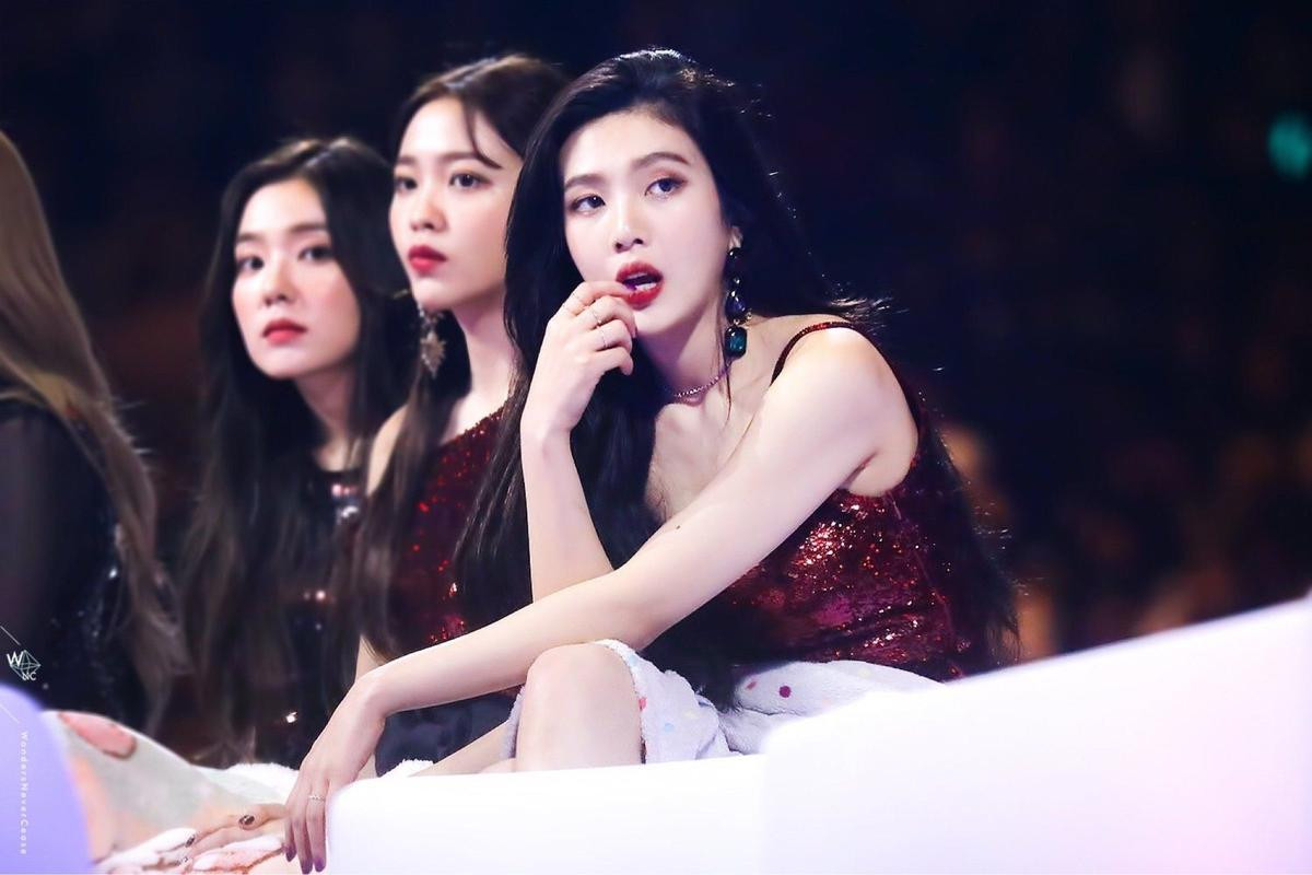 Fan trầm trồ sự thật đằng sau màn thả dáng quyến rũ huyền thoại của Joy (Red Velvet) tại MAMA 2017 Ảnh 7