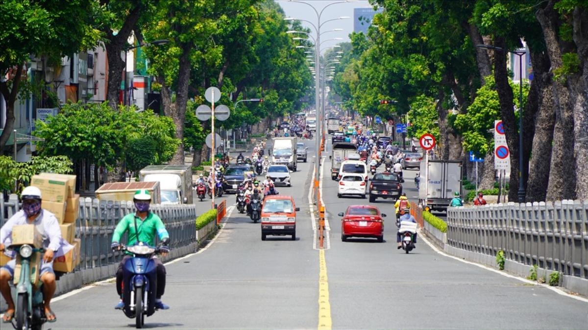 TP.HCM đông đúc xe cộ lưu thông trở lại, nguyên nhân do đâu? Ảnh 3