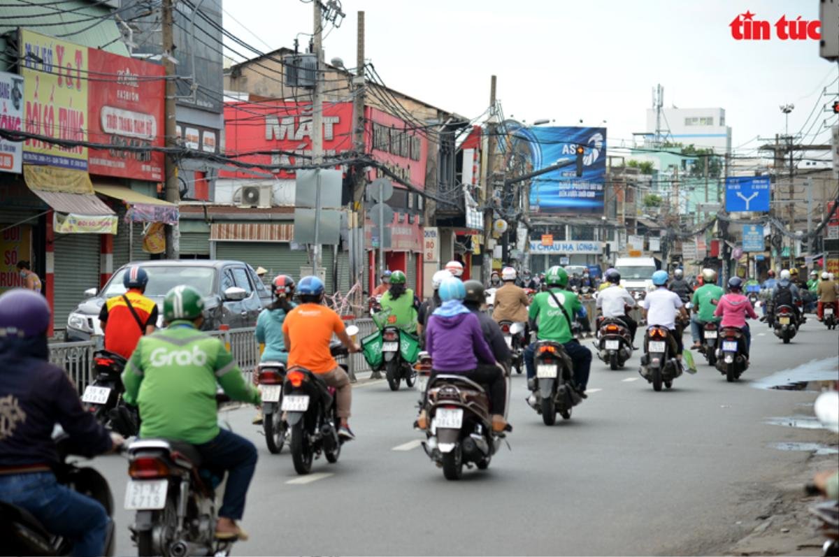 TP.HCM đông đúc xe cộ lưu thông trở lại, nguyên nhân do đâu? Ảnh 1