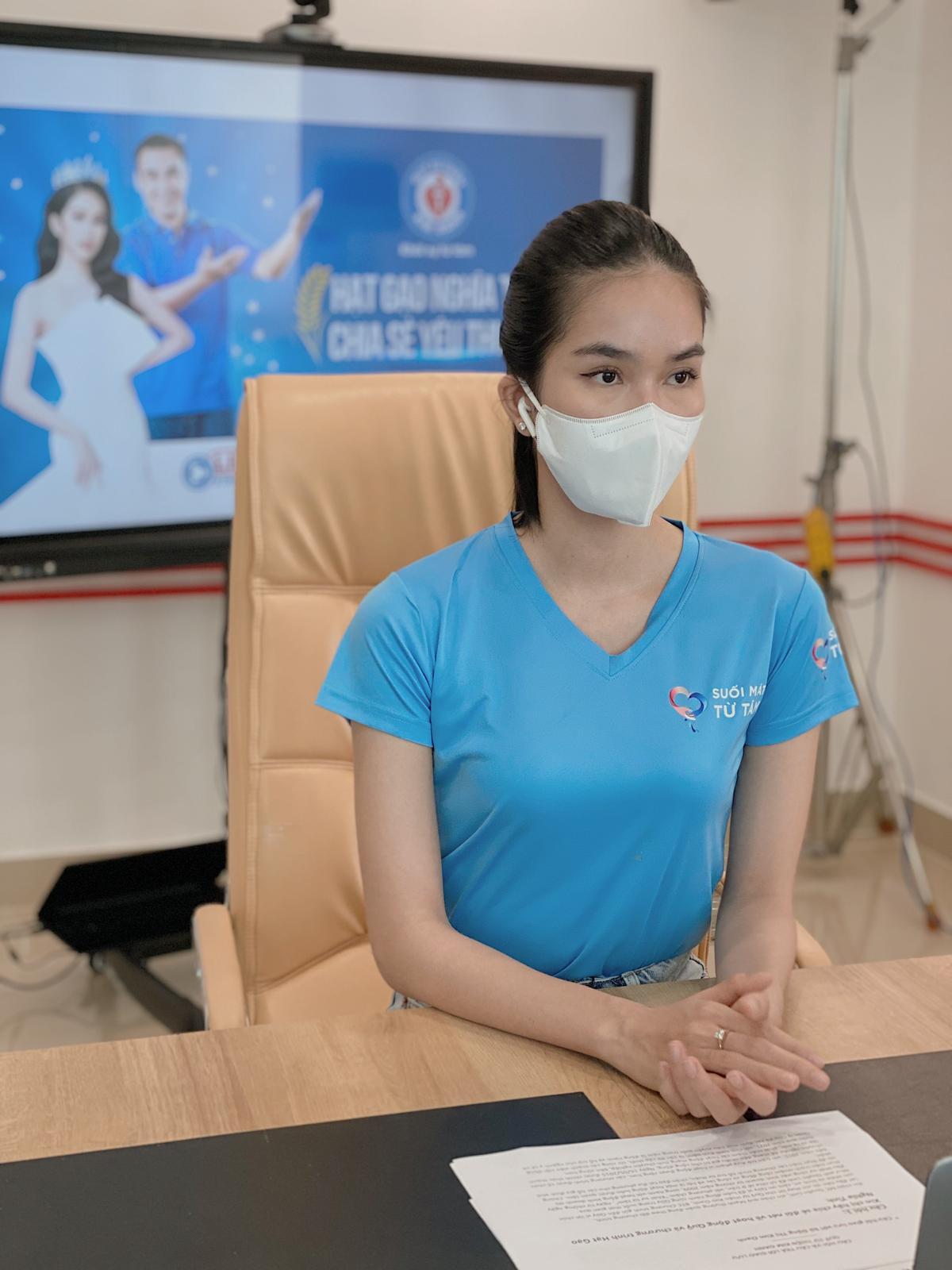 Á hậu Phương Anh cùng MC Quyền Linh kêu gọi quyên góp gạo giúp đỡ người nghèo trong mùa dịch Ảnh 3