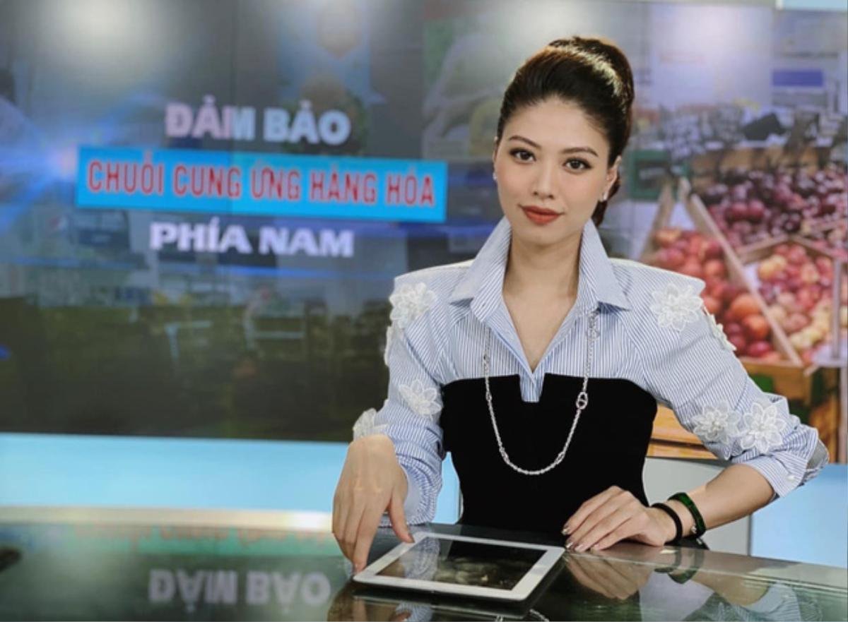 'Lật profile' BTV Ngọc Trinh, người đẹp bán đồng hồ 900 triệu quyên góp chống dịch: Vừa đẹp, vừa giỏi! Ảnh 4