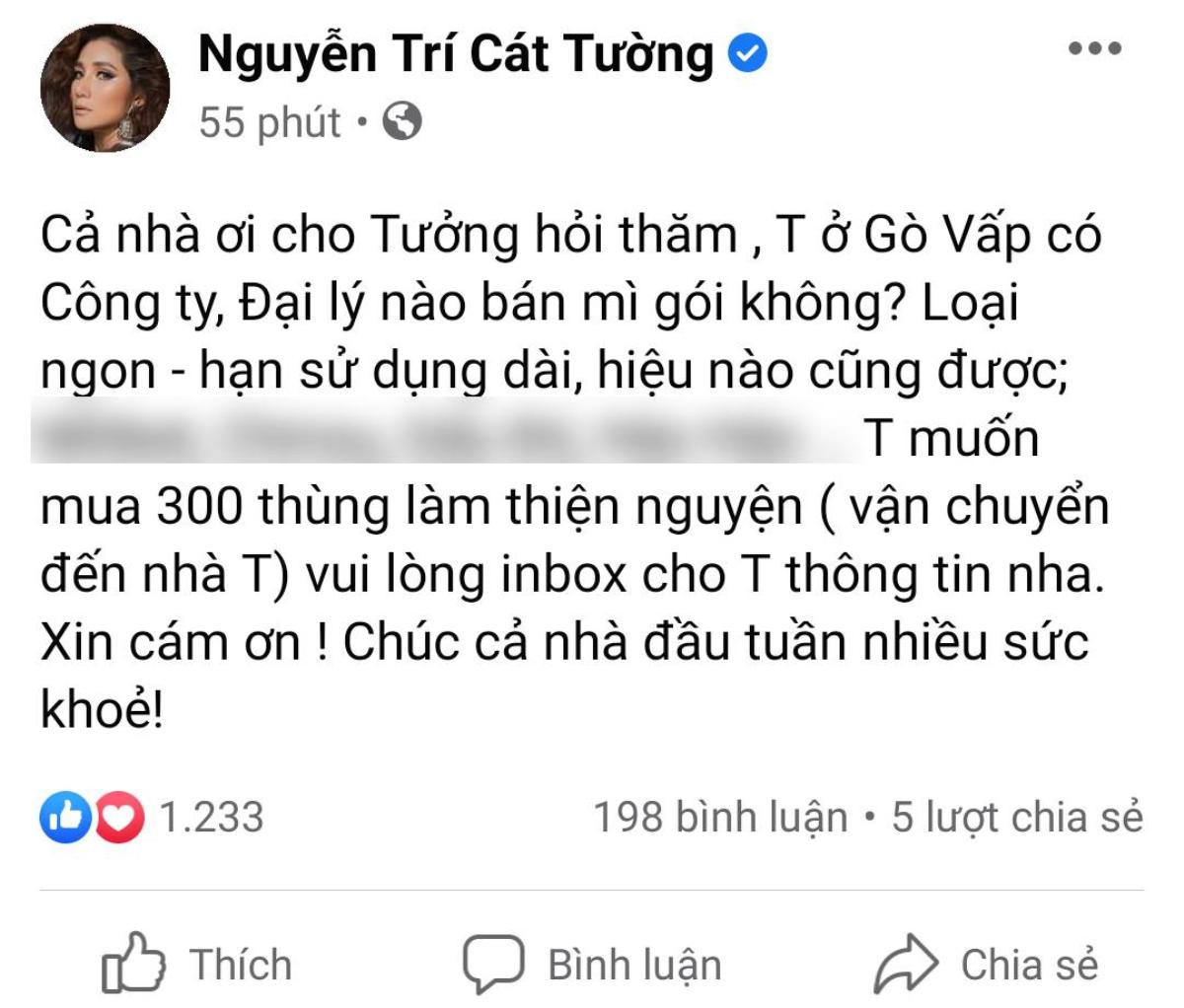 MC Cát Tường bị mỉa mai vì ủng hộ mì gói làm từ thiện: 'Mua cái khác đi, nhìn là muốn xỉu rồi' Ảnh 1