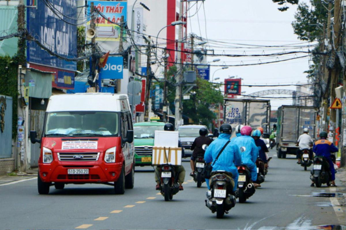 Ngày 17/8: Đường phố Sài Gòn đông xe cộ lưu thông dù F0 trong cộng đồng đang tăng mạnh Ảnh 2