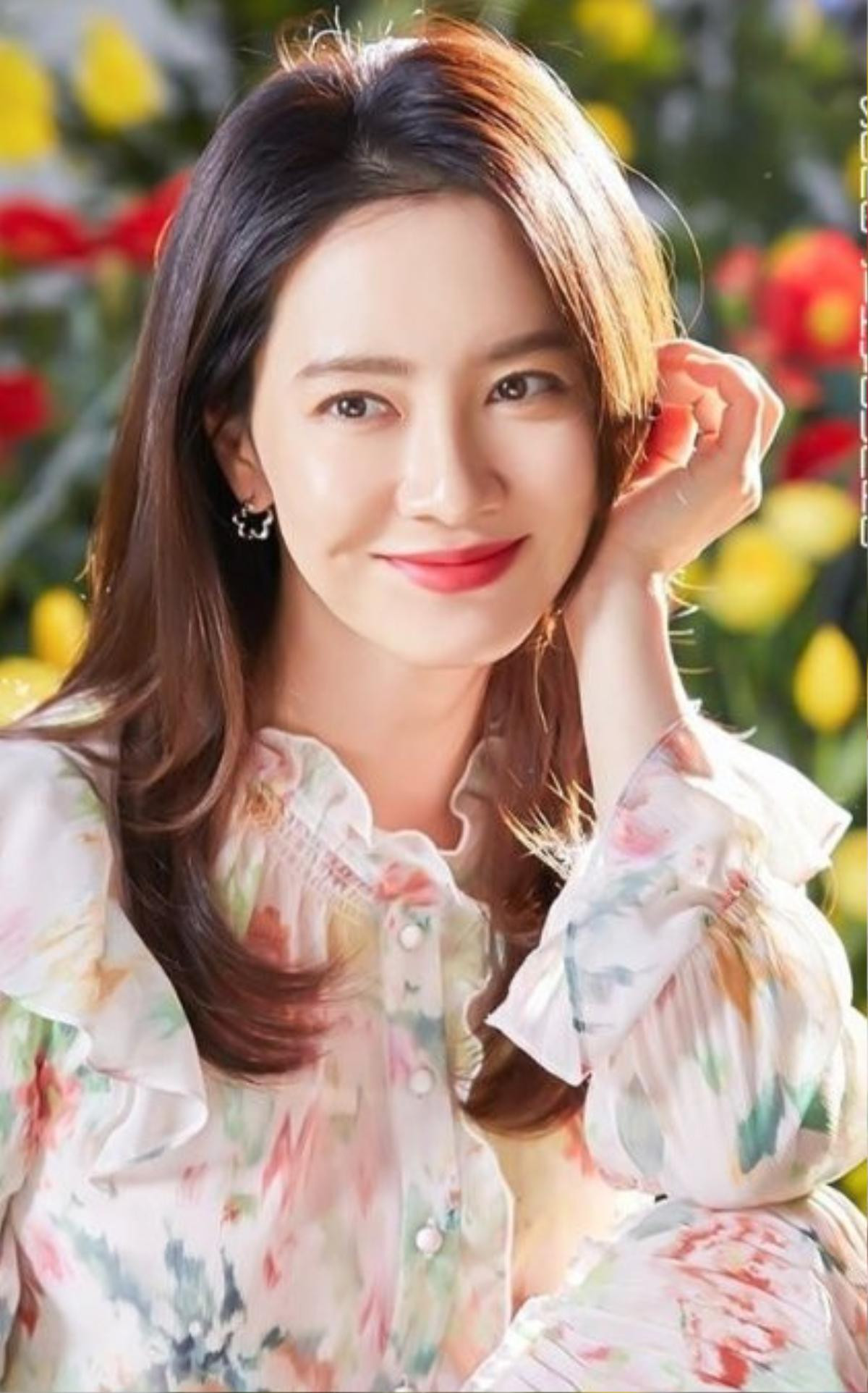 Những mỹ nhân Hàn 'hack tuổi thần sầu': Song Hye Kyo thần thái cuốn hút, Park Bo Young tựa nữ sinh cấp 3 Ảnh 13