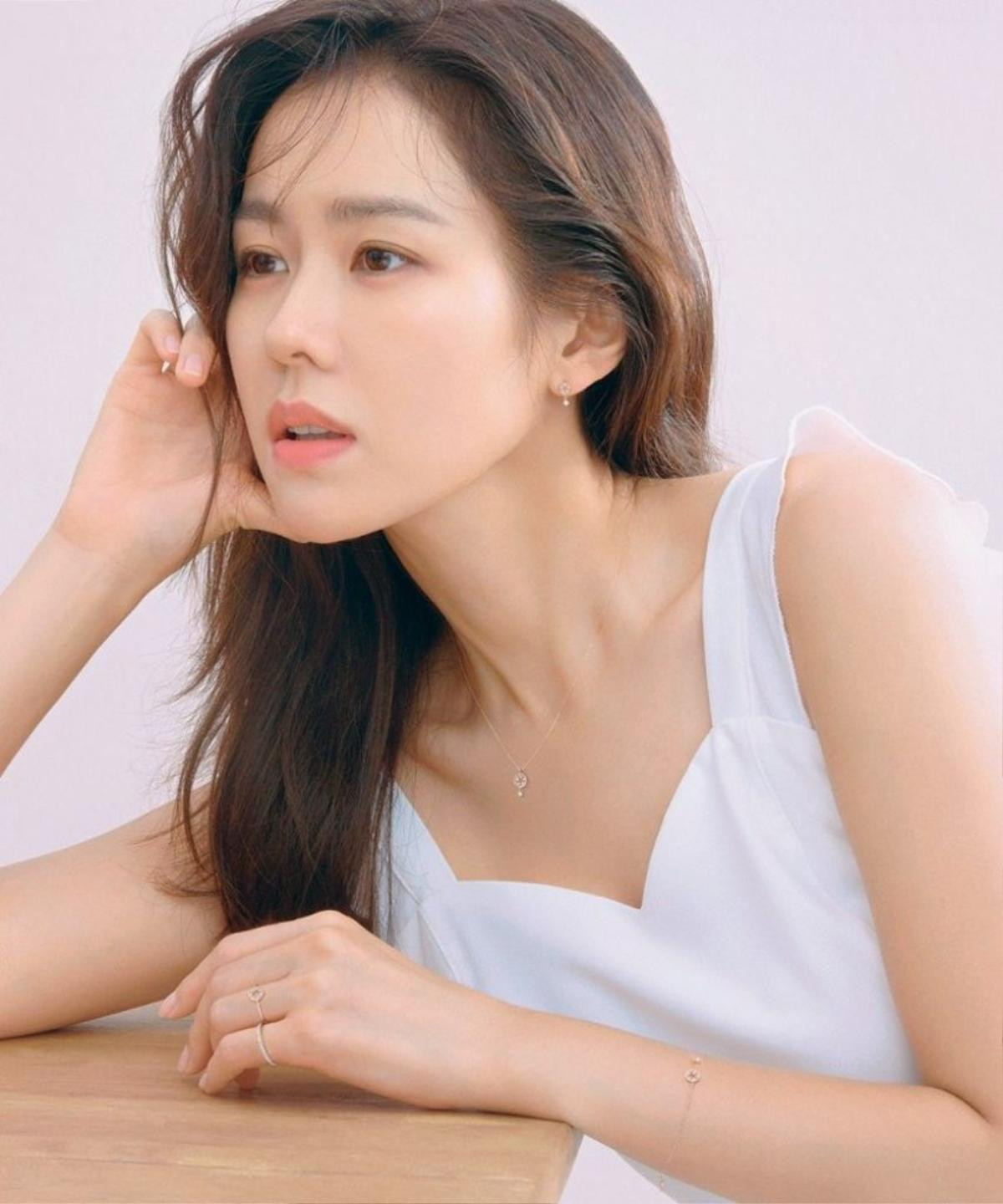 Những mỹ nhân Hàn 'hack tuổi thần sầu': Song Hye Kyo thần thái cuốn hút, Park Bo Young tựa nữ sinh cấp 3 Ảnh 18