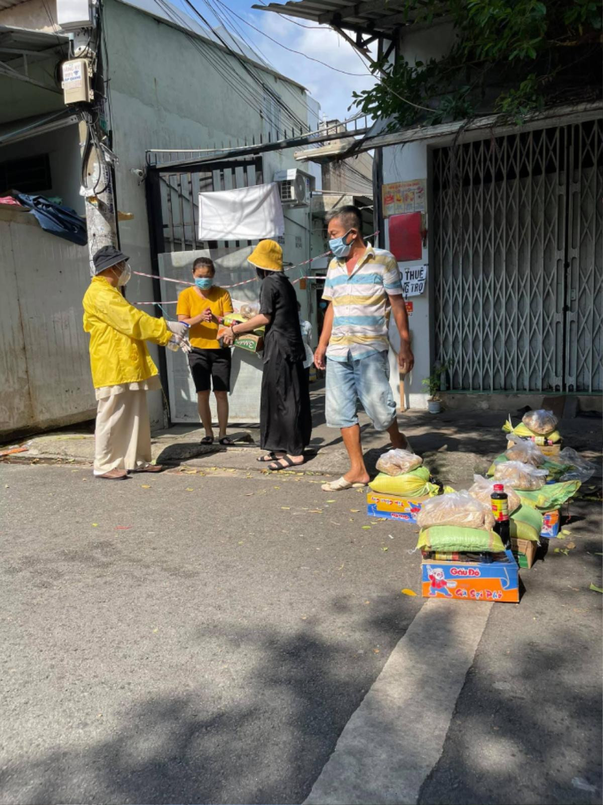 Cát Phượng 'hết tiền' vì làm từ thiện, kêu gọi quyên góp để giúp đỡ bà con khó khăn Ảnh 3