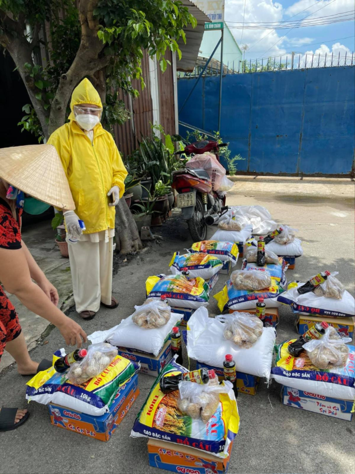 Cát Phượng 'hết tiền' vì làm từ thiện, kêu gọi quyên góp để giúp đỡ bà con khó khăn Ảnh 4